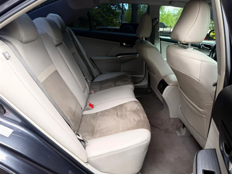 Toyota Camry Hybrid XLE 2013