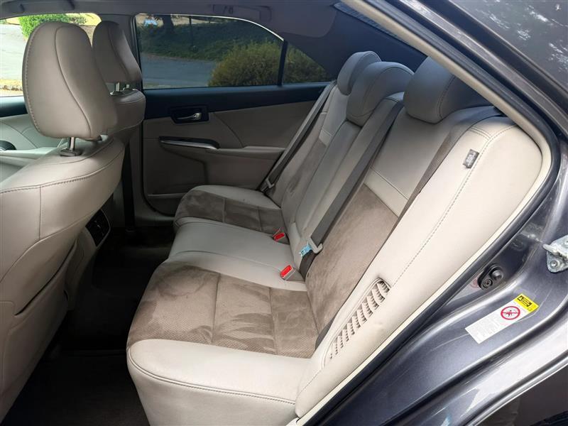 Toyota Camry Hybrid XLE 2013