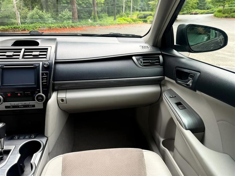 Toyota Camry Hybrid XLE 2013