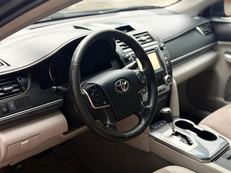 Toyota Camry Hybrid XLE 2013