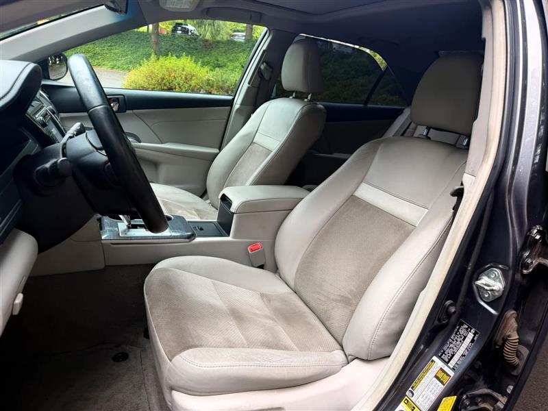Toyota Camry Hybrid XLE 2013