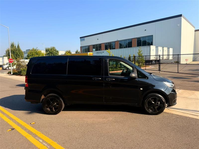 Mercedes-Benz Metris Passenger Van 2017
