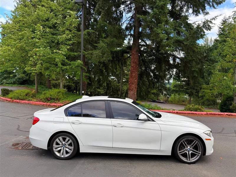 BMW 3-Series 320i Sedan 2014