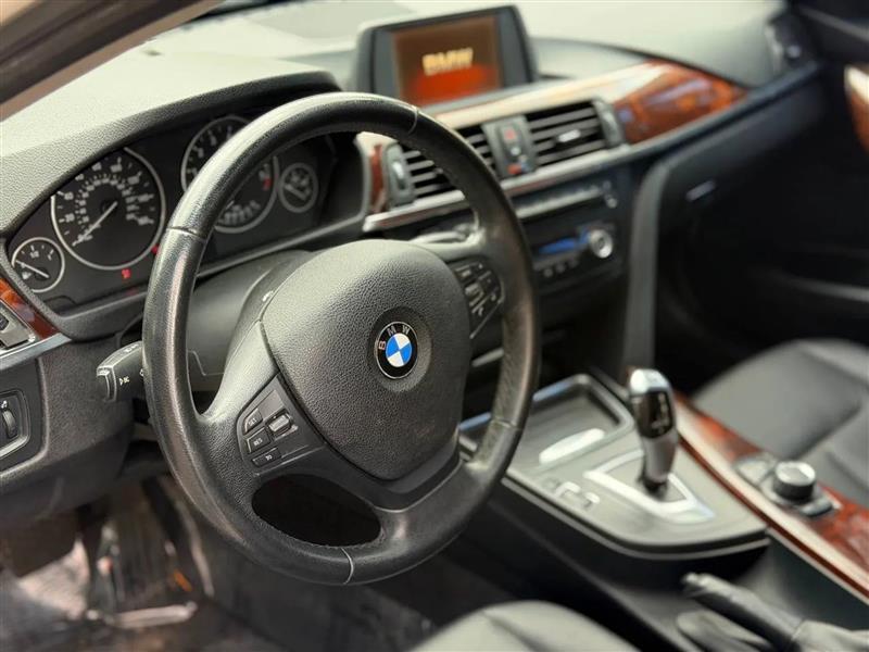 BMW 3-Series 320i Sedan 2014