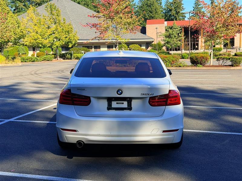 BMW 3-Series 320i Sedan 2014