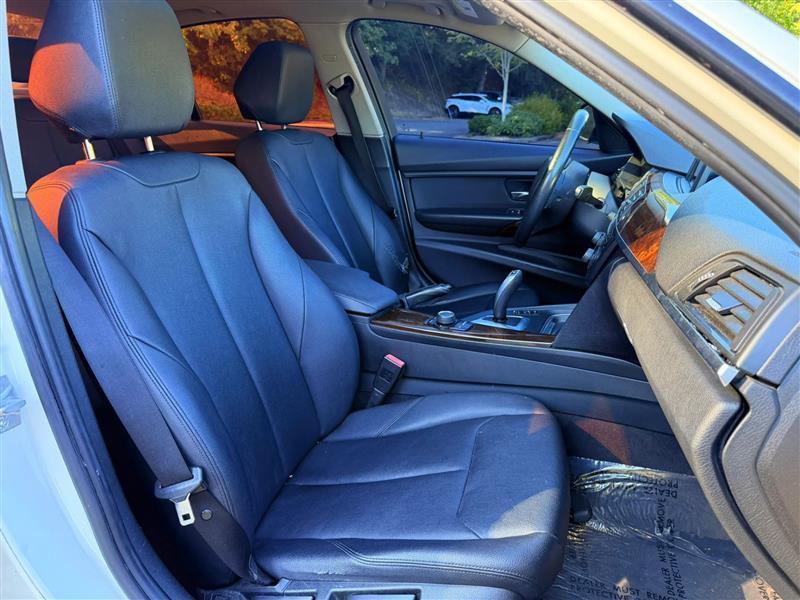 BMW 3-Series 320i Sedan 2014