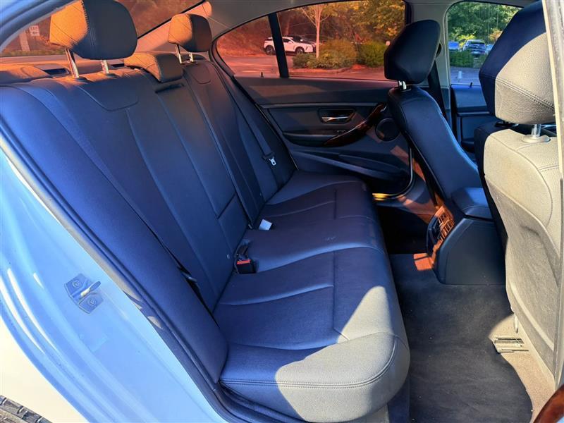 BMW 3-Series 320i Sedan 2014
