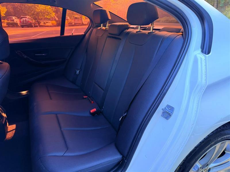 BMW 3-Series 320i Sedan 2014