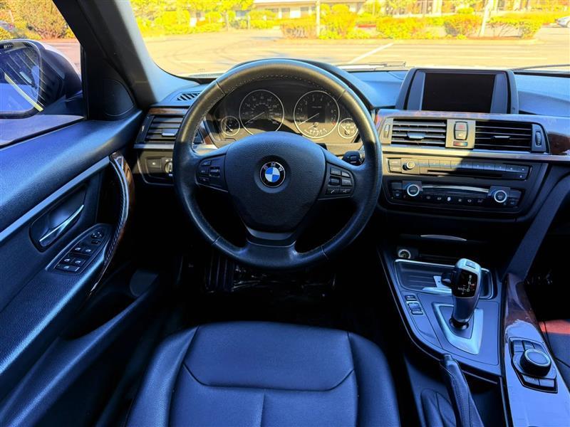 BMW 3-Series 320i Sedan 2014