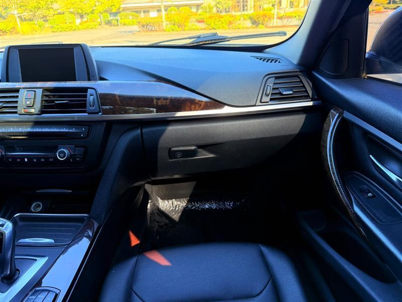 BMW 3-Series 320i Sedan 2014
