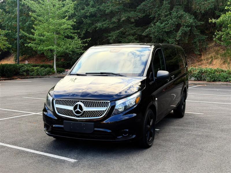 Mercedes-Benz Metris Passenger Van 2017