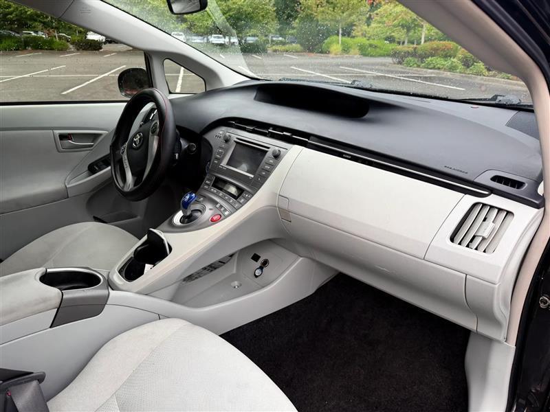 Toyota Prius Prius V 2012