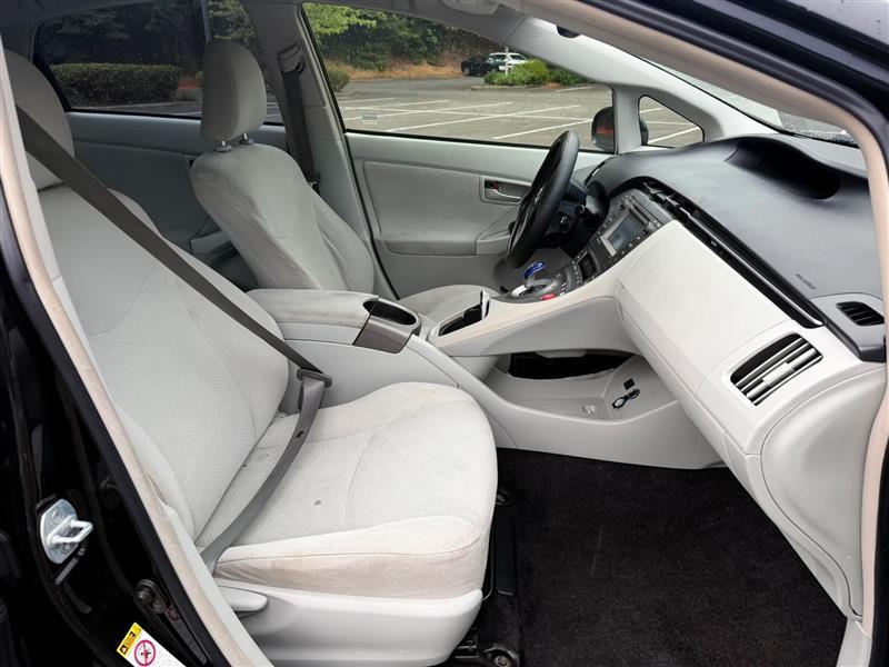 Toyota Prius Prius V 2012
