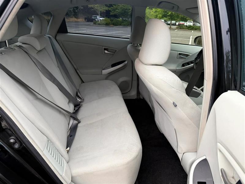 Toyota Prius Prius V 2012