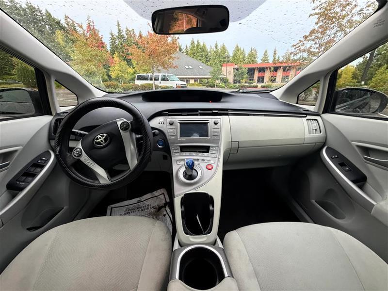 Toyota Prius Prius V 2012