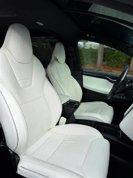 Tesla Model X 90D 2016