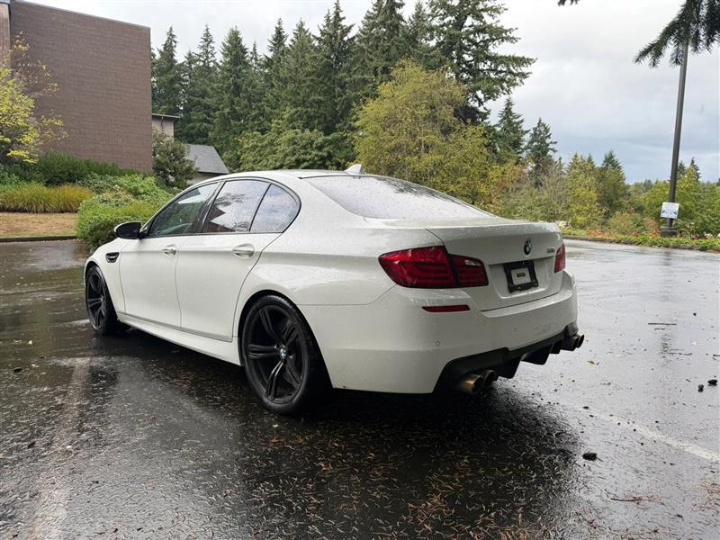 BMW M5 Sedan 2013