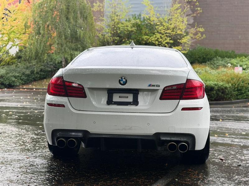 BMW M5 Sedan 2013