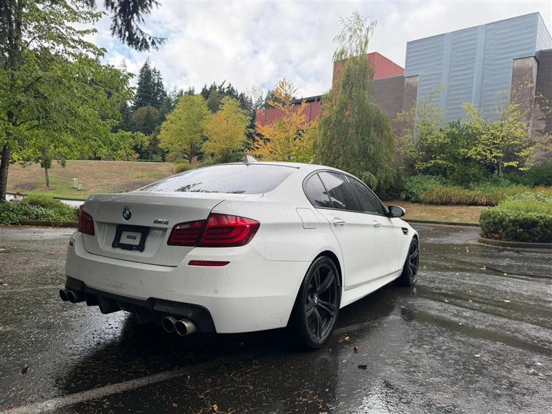 BMW M5 Sedan 2013