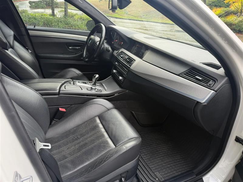 BMW M5 Sedan 2013
