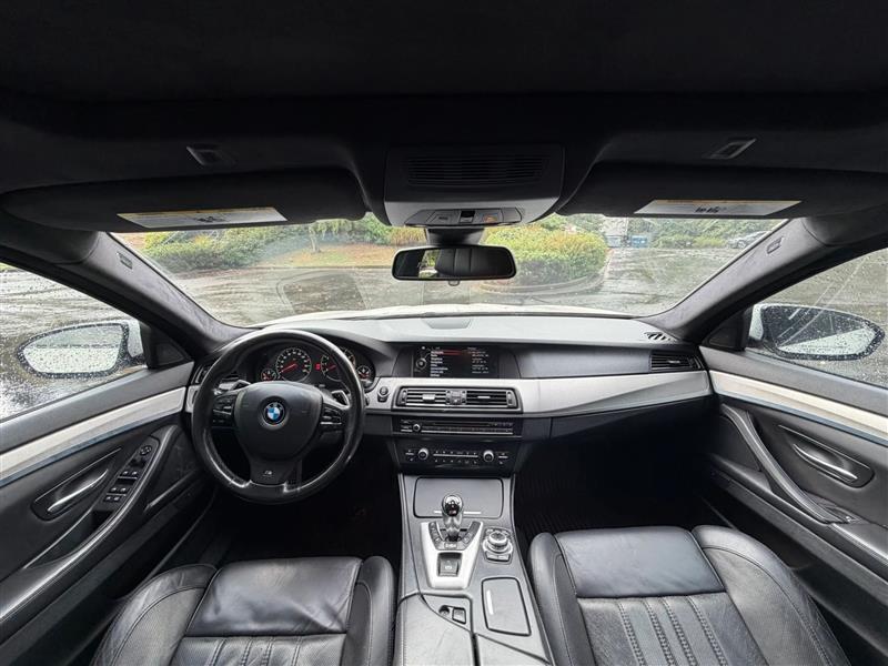 BMW M5 Sedan 2013