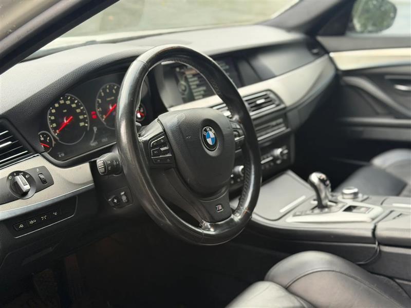 BMW M5 Sedan 2013