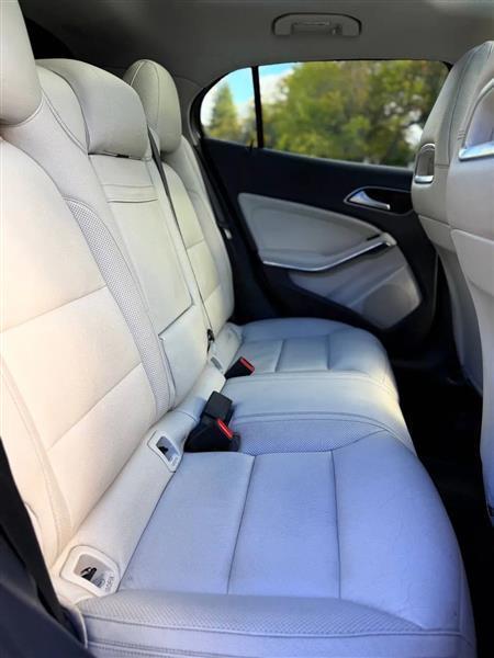 Mercedes-Benz GLA-Class GLA250 4MATIC 2015