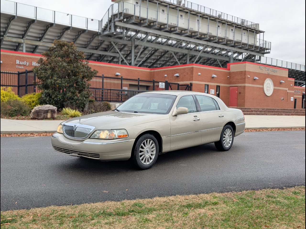2004 Lincoln Town Car Signature