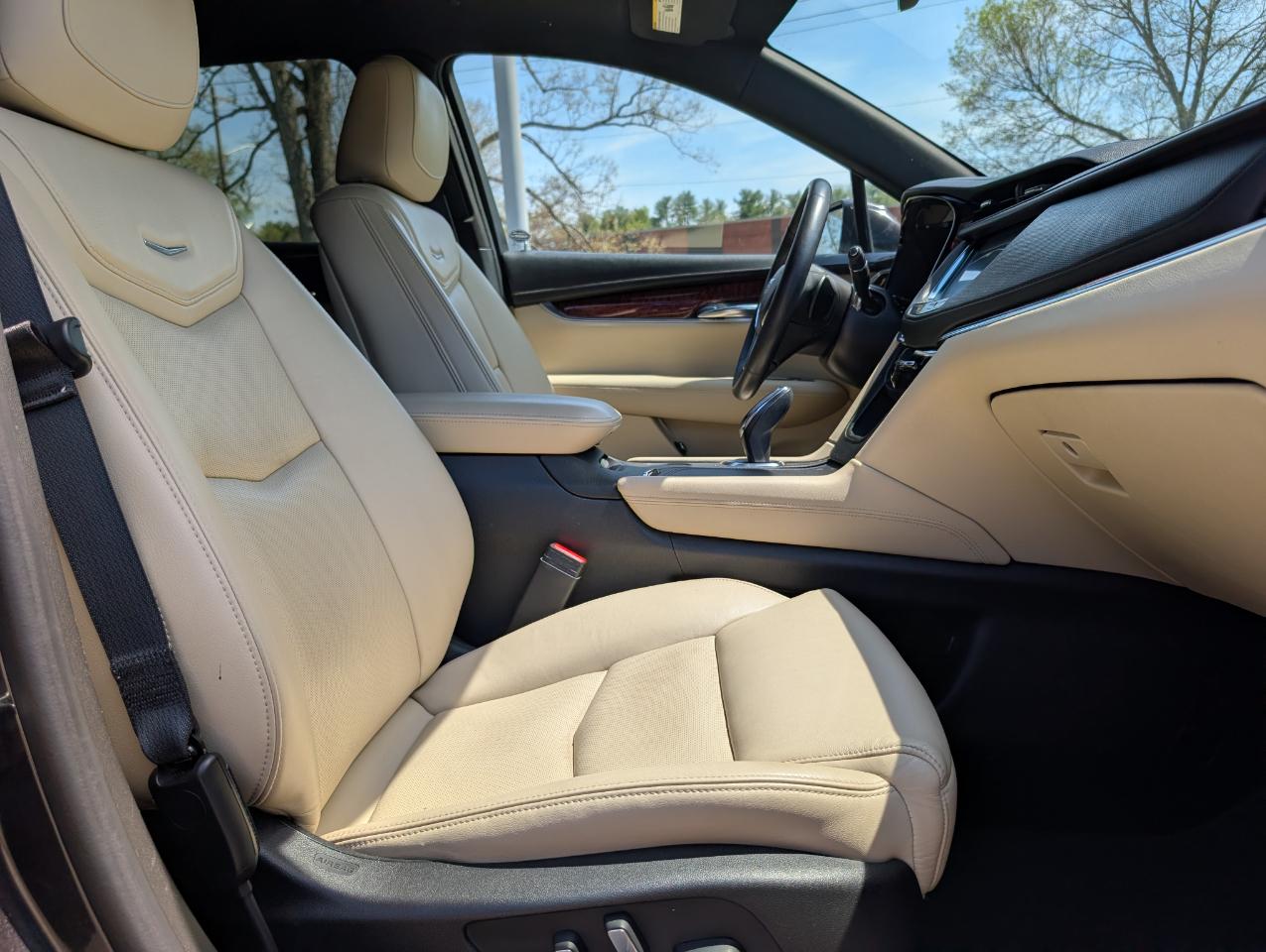 Cadillac XT5 Premium Luxury 4D SUV FWD 2017