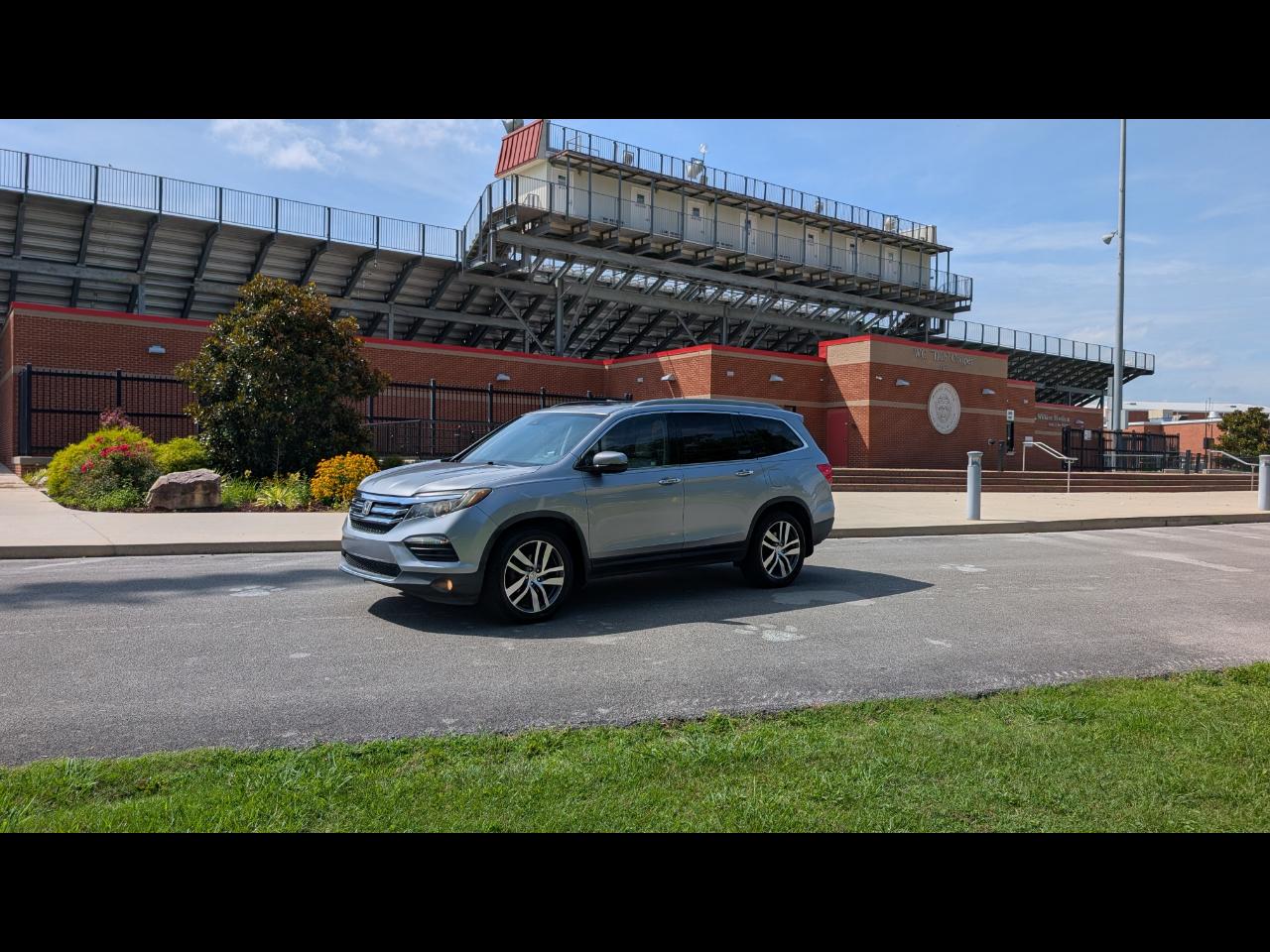 Honda Pilot Touring 2WD 2016