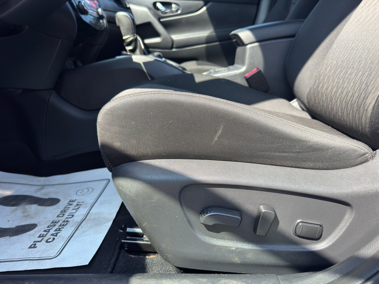 2017 Nissan Rogue SV photo 4