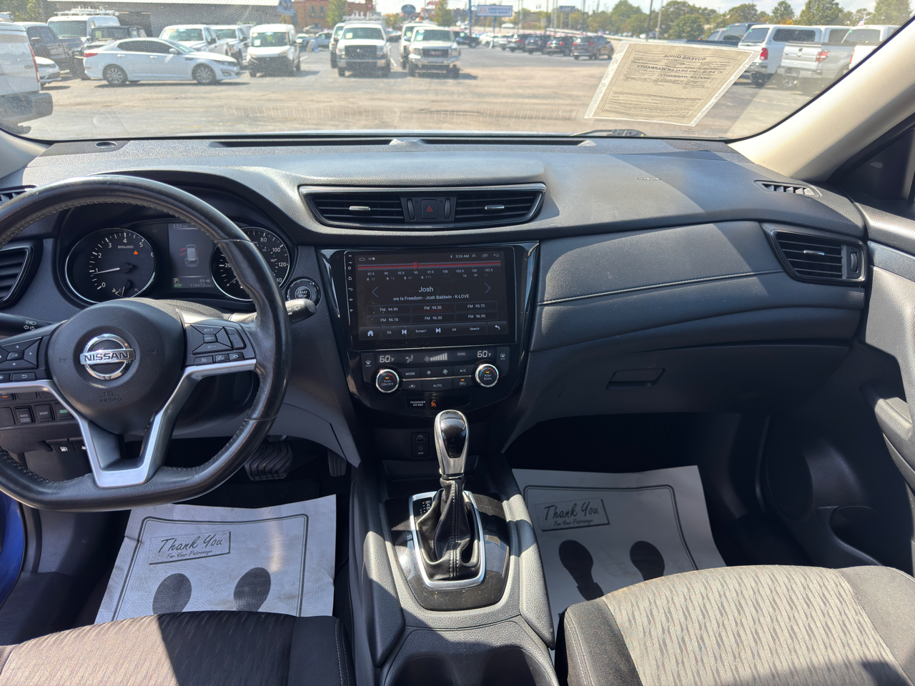 2017 Nissan Rogue SV photo 5