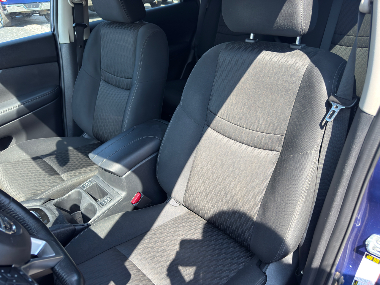 2017 Nissan Rogue SV photo 16
