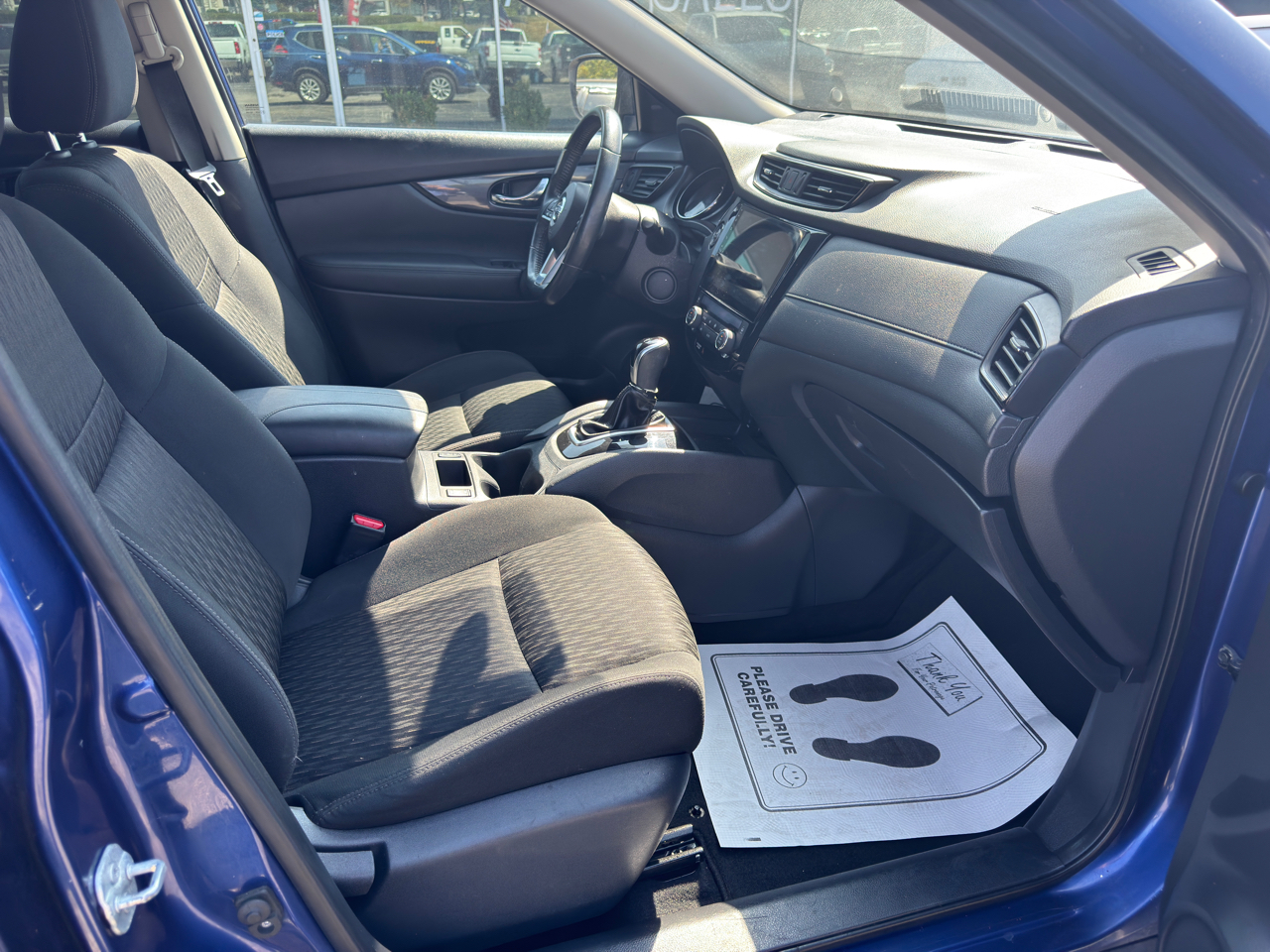 2017 Nissan Rogue SV photo 19