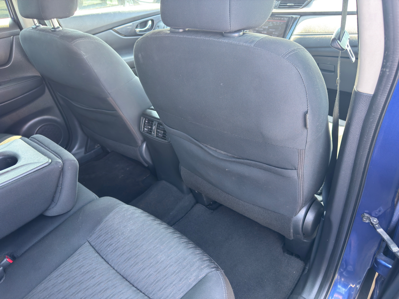 2017 Nissan Rogue SV photo 22