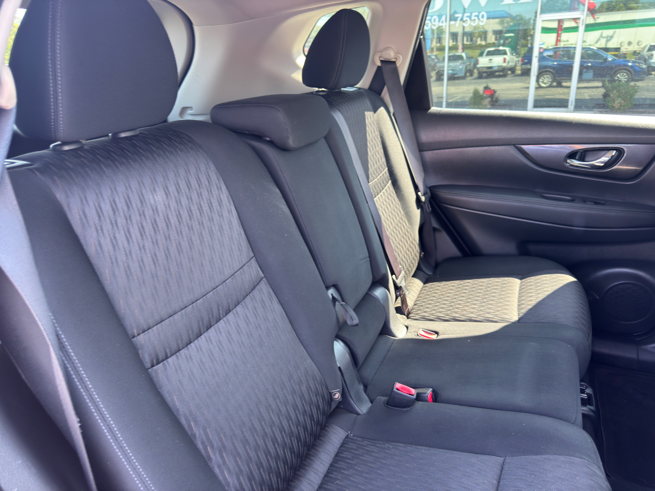 2017 Nissan Rogue SV photo 24