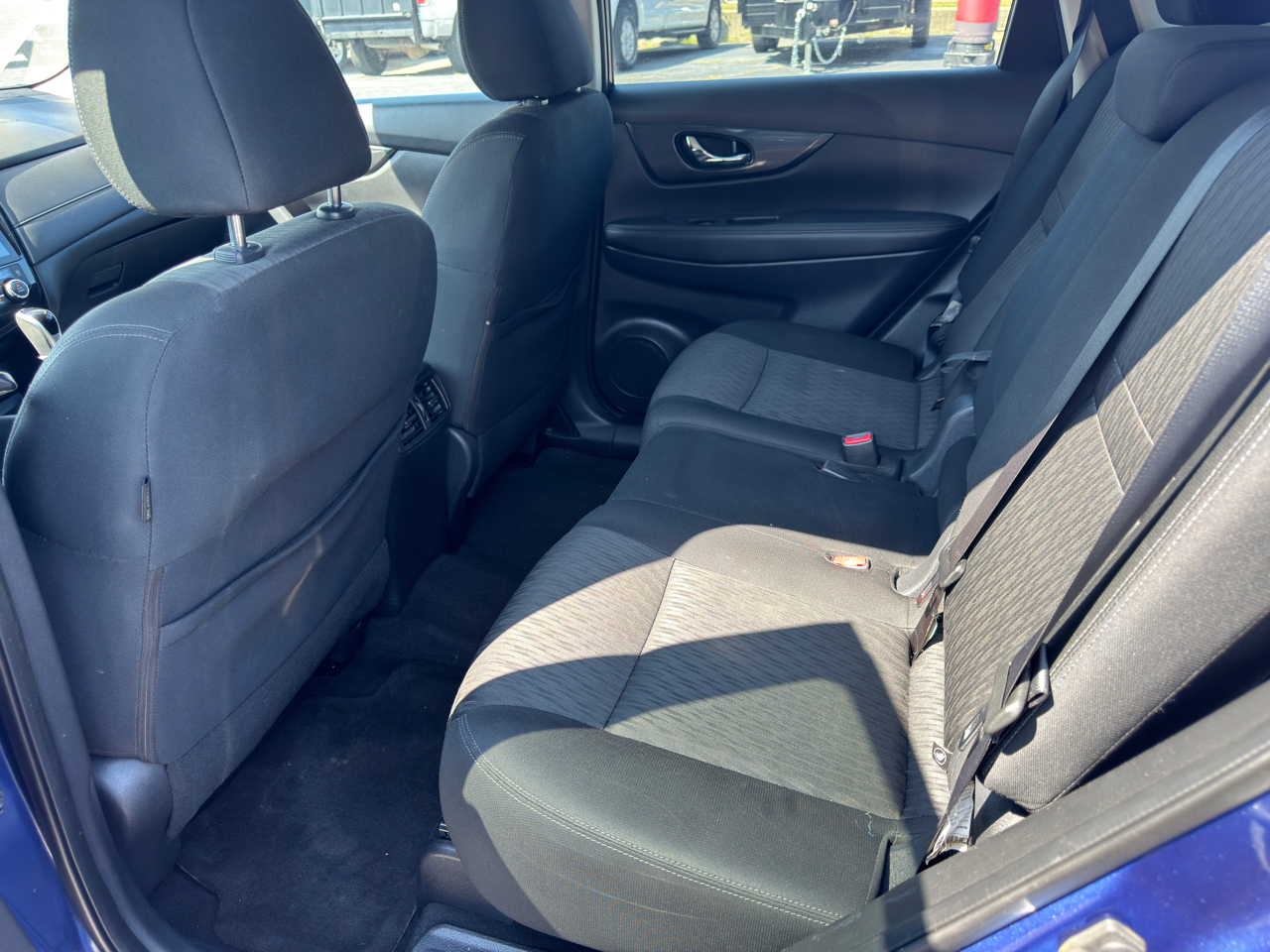2017 Nissan Rogue SV photo 27