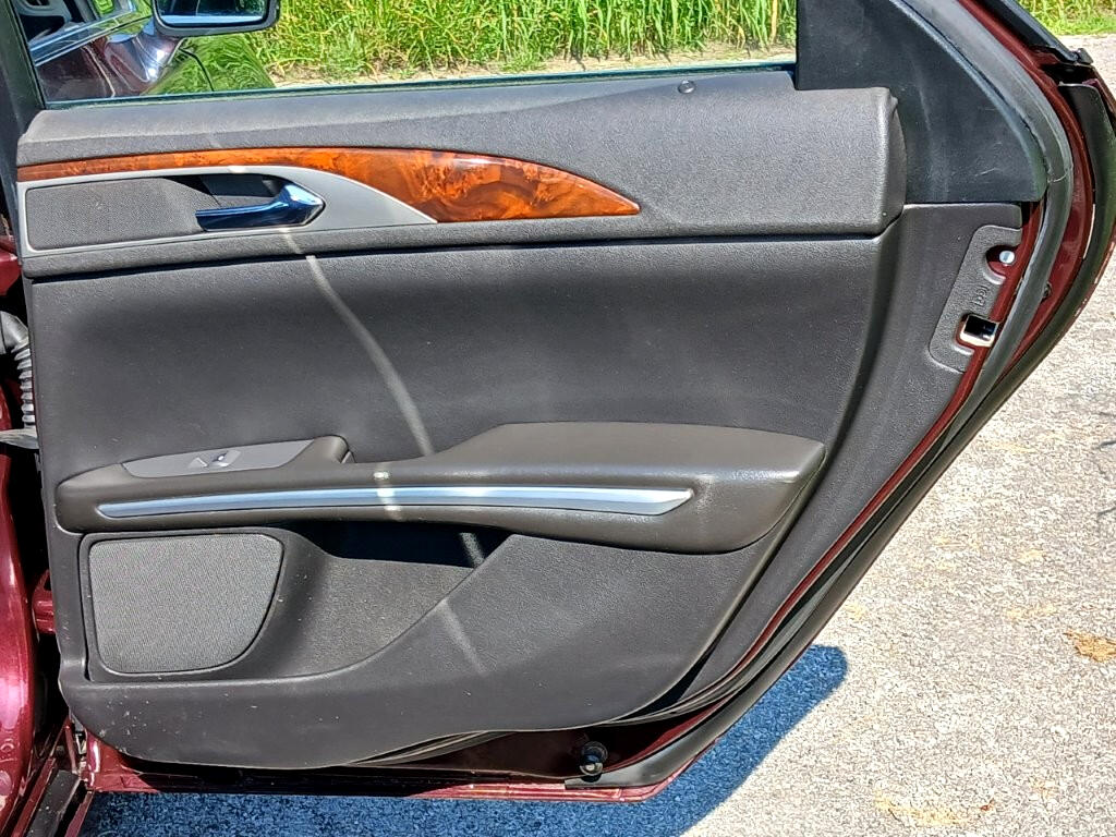 2013 Lincoln MKZ Base photo 21