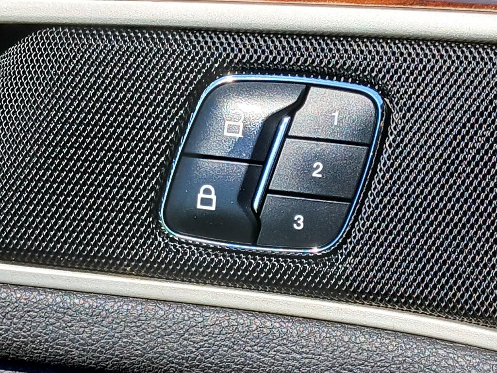 2013 Lincoln MKZ Base photo 24