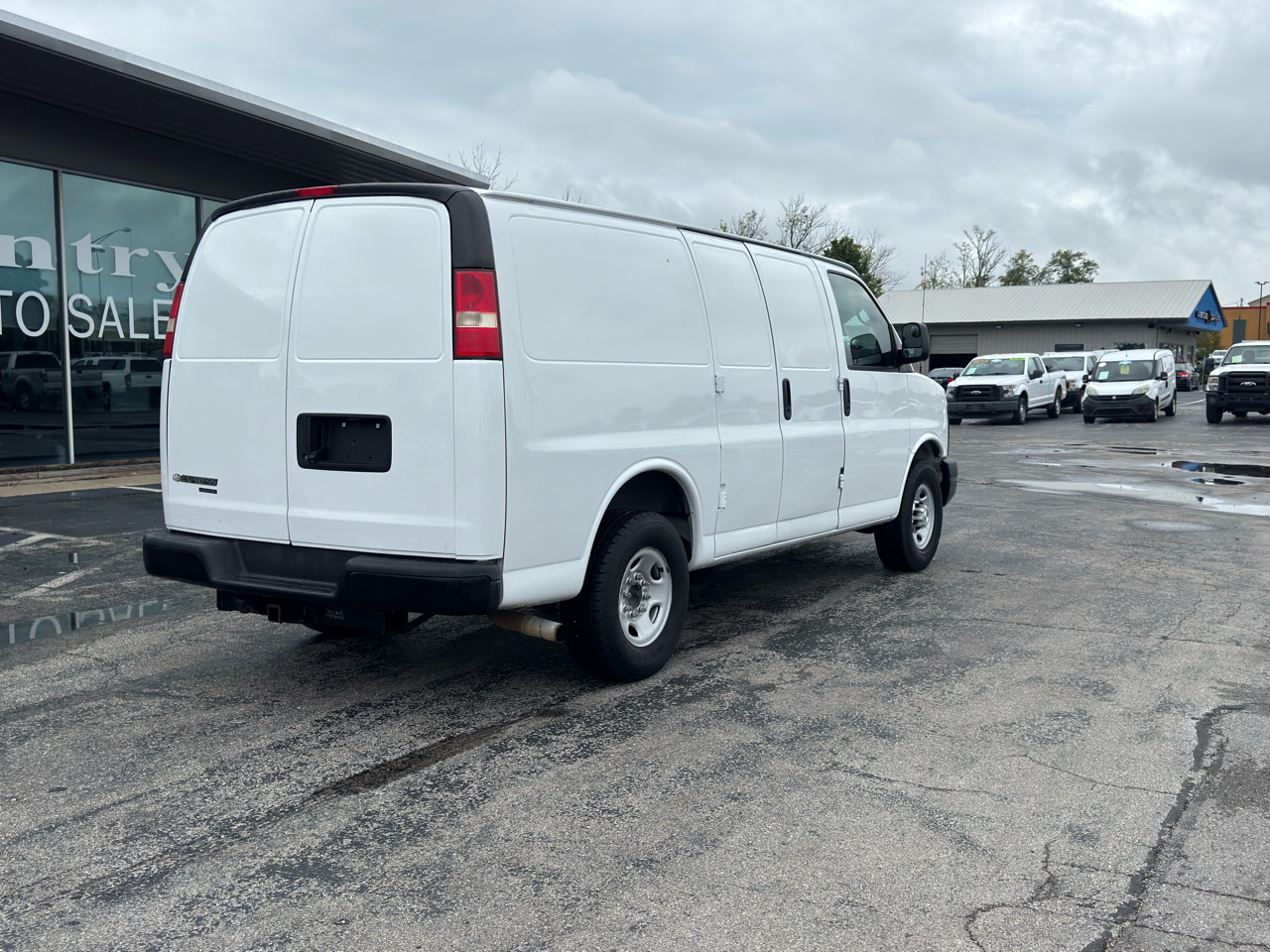 2015 Chevrolet Express 2500 Cargo Van photo 3