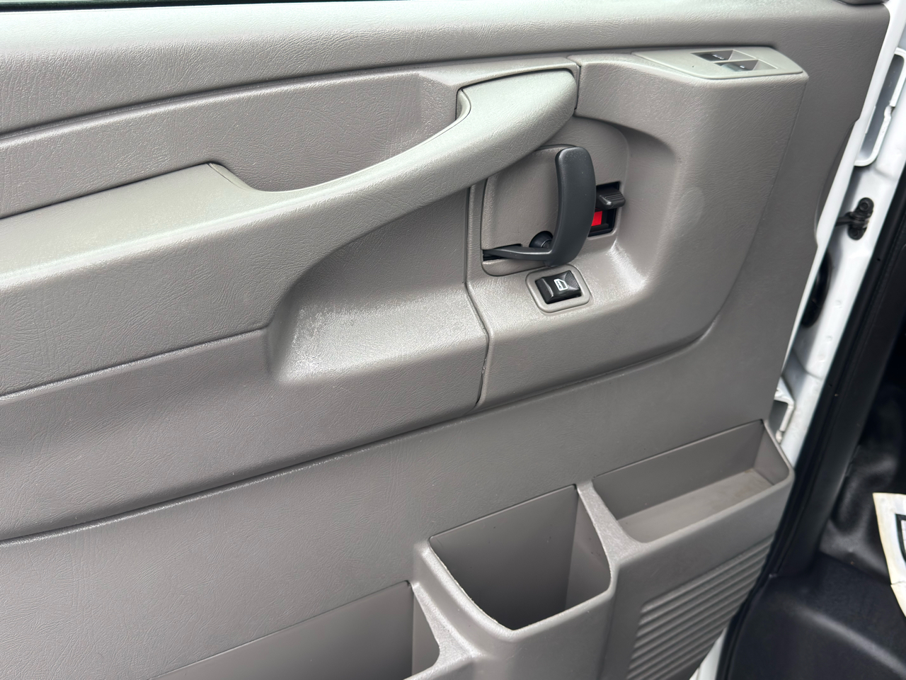 2015 Chevrolet Express 2500 Cargo Van photo 11