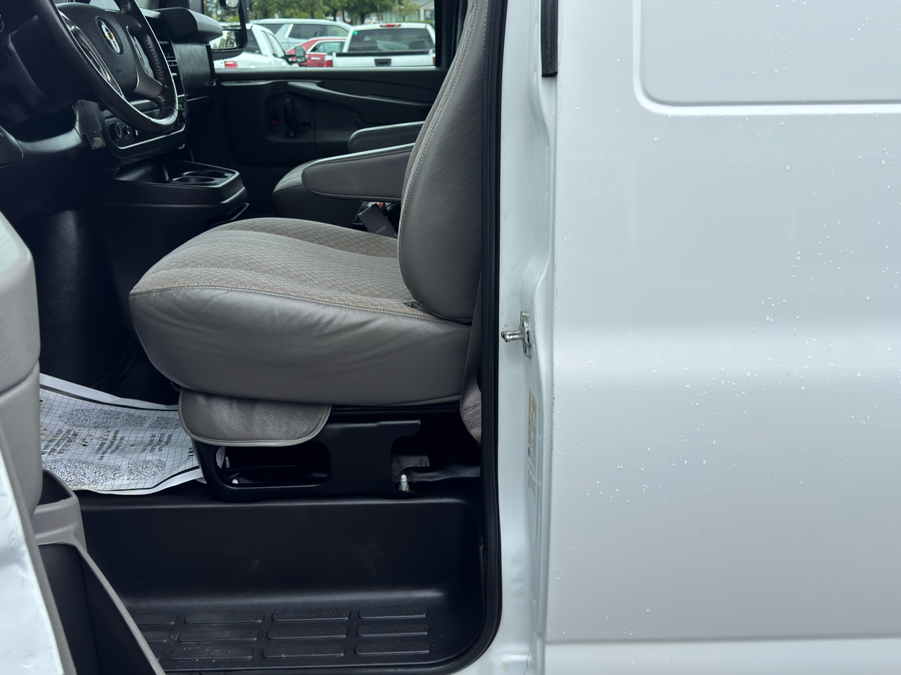 2015 Chevrolet Express 2500 Cargo Van photo 12