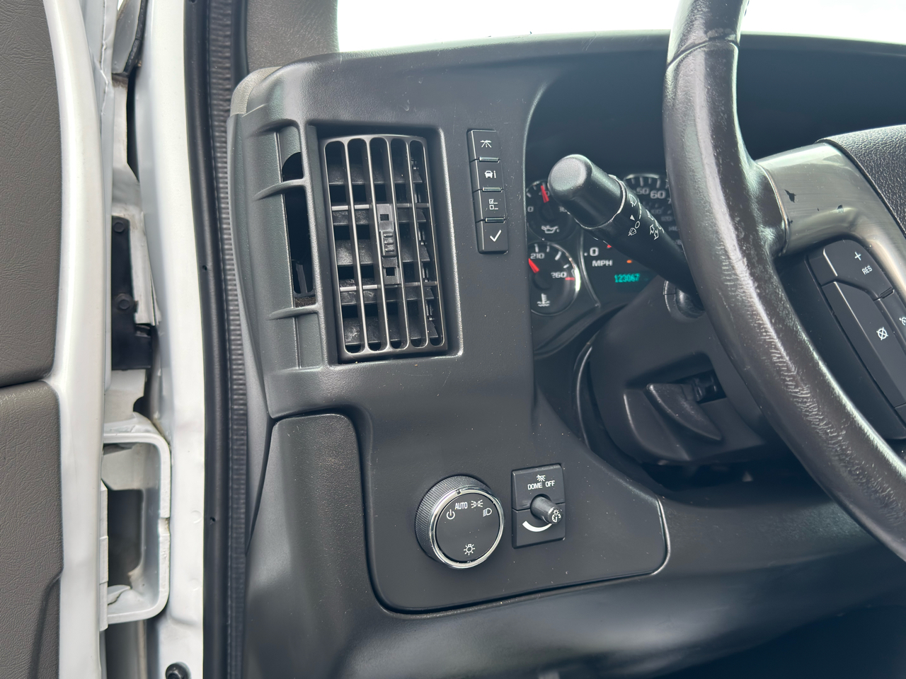 2015 Chevrolet Express 2500 Cargo Van photo 14