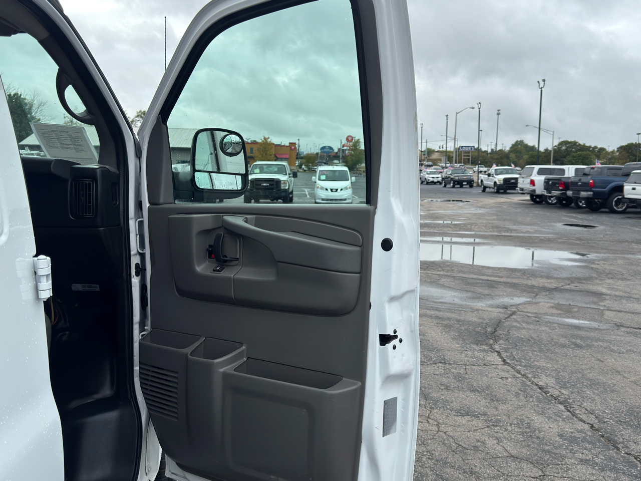 2015 Chevrolet Express 2500 Cargo Van photo 21