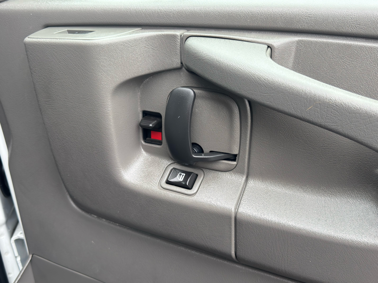 2015 Chevrolet Express 2500 Cargo Van photo 22