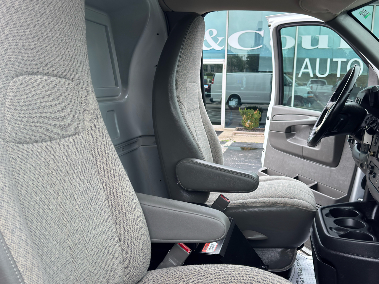 2015 Chevrolet Express 2500 Cargo Van photo 24