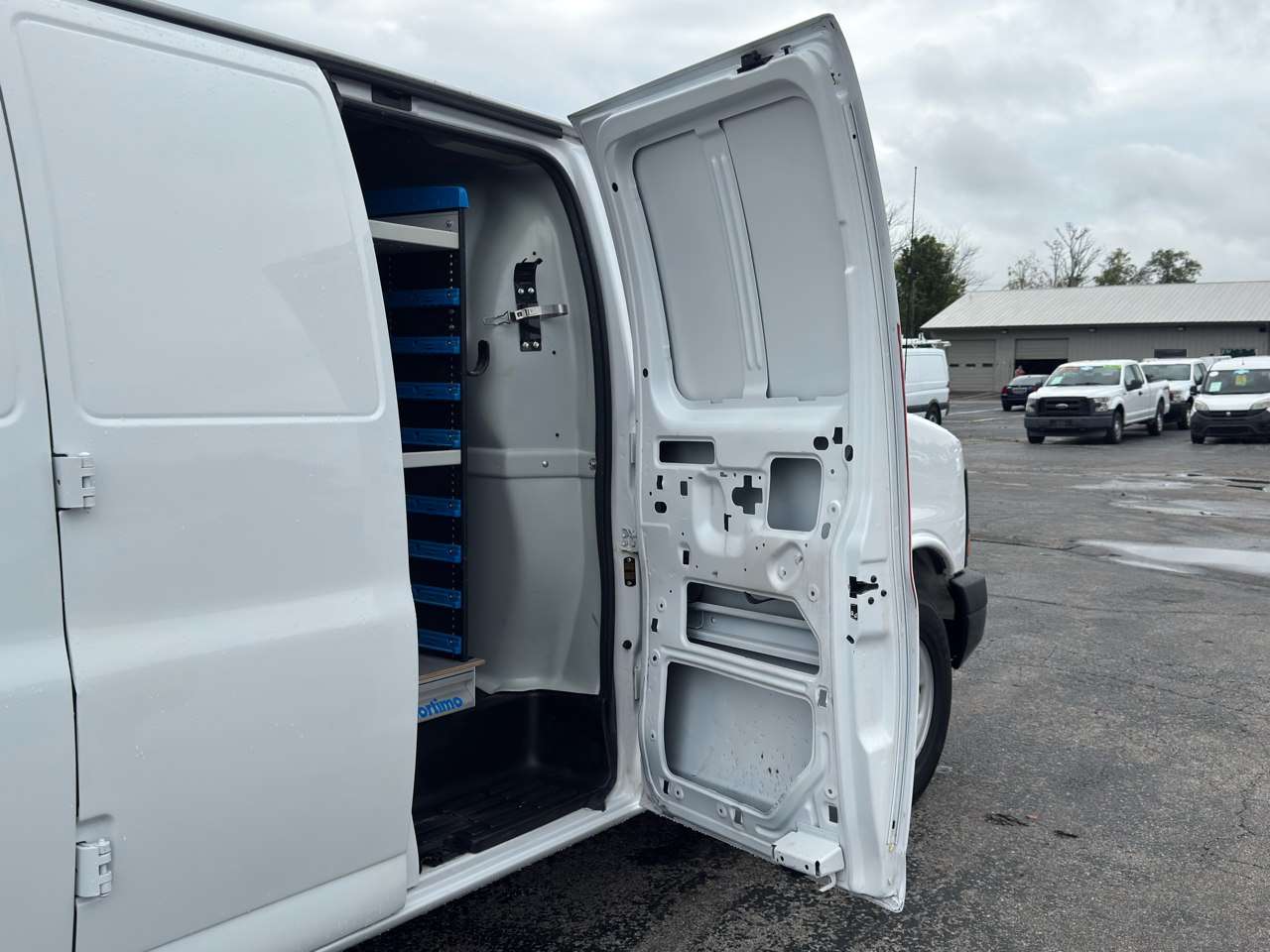 2015 Chevrolet Express 2500 Cargo Van photo 29