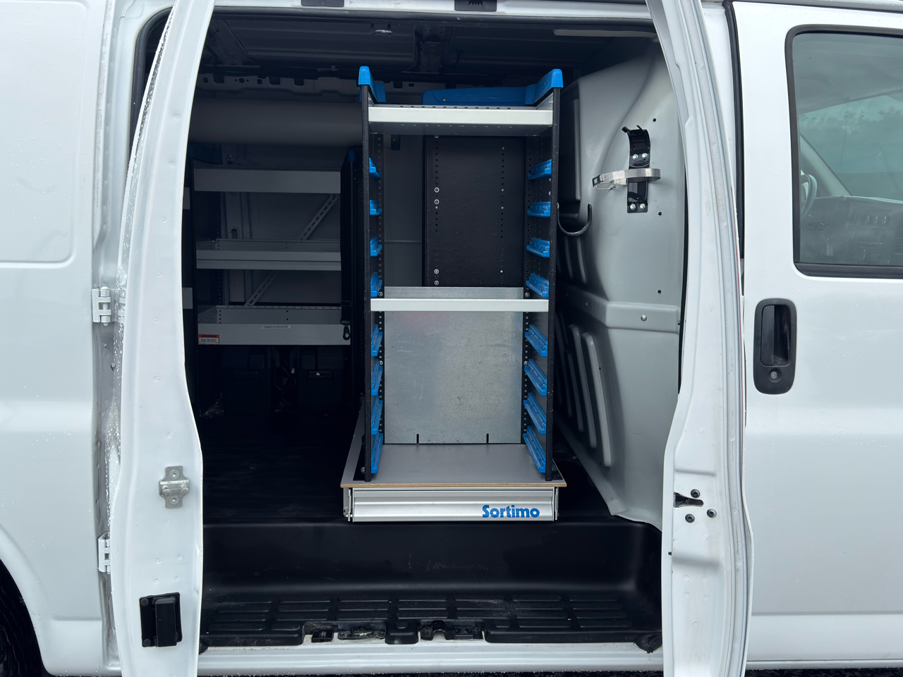2015 Chevrolet Express 2500 Cargo Van photo 30