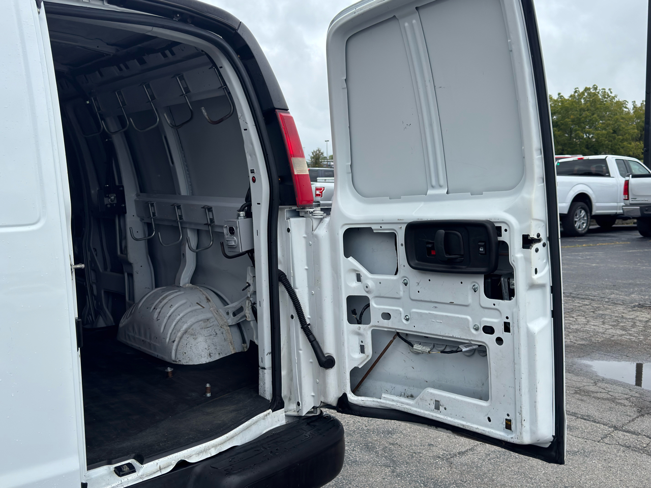 2015 Chevrolet Express 2500 Cargo Van photo 33