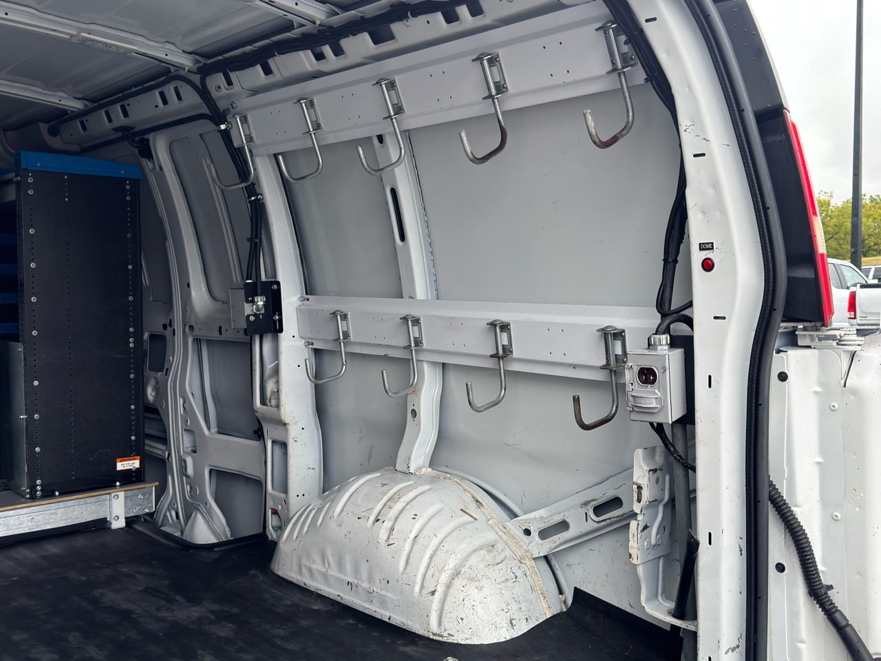 2015 Chevrolet Express 2500 Cargo Van photo 34